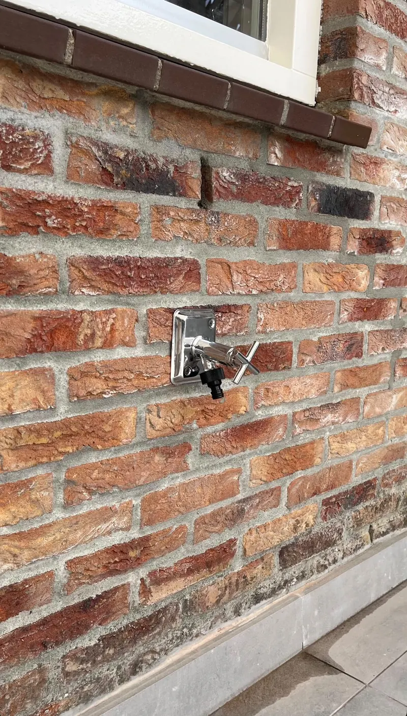 Buitenkraan aan de gevel