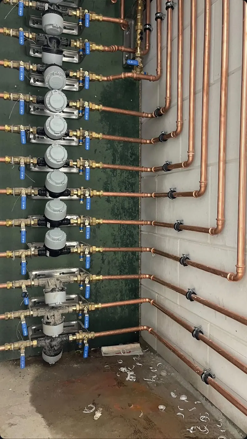 Watermeters met koperen leidingwerk