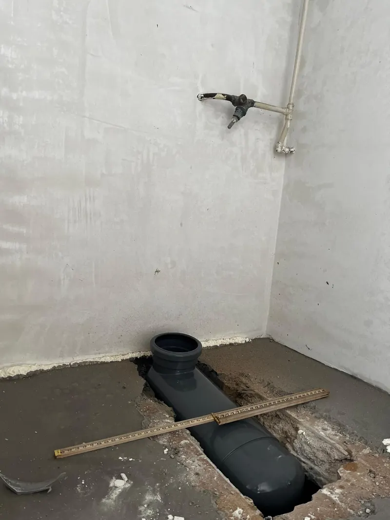 Afvoer voor het toilet, klaar voor de voormontage
